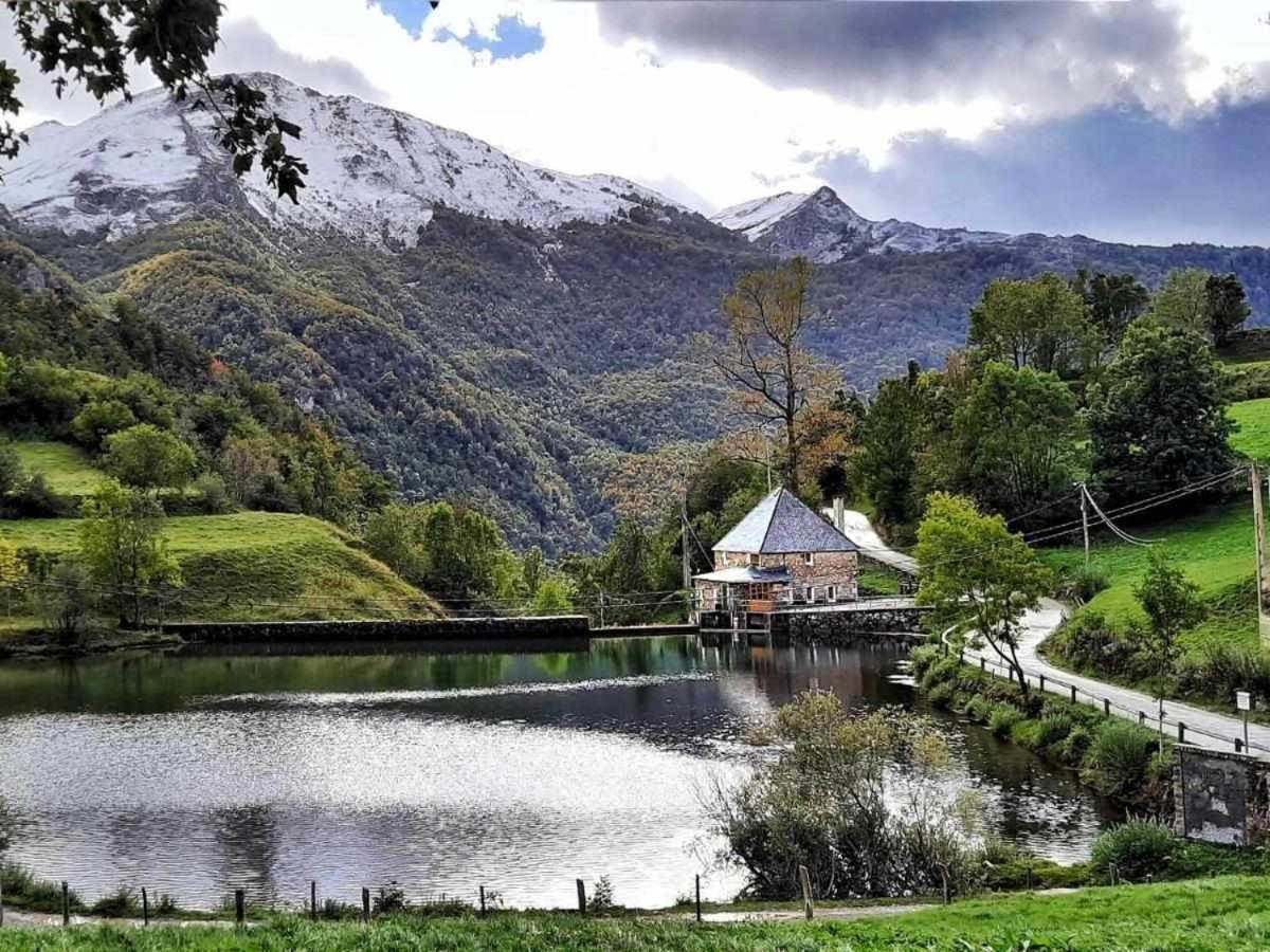 Apartamentos Rurales La Laguna Somiedo Valle de Lago Luaran gambar